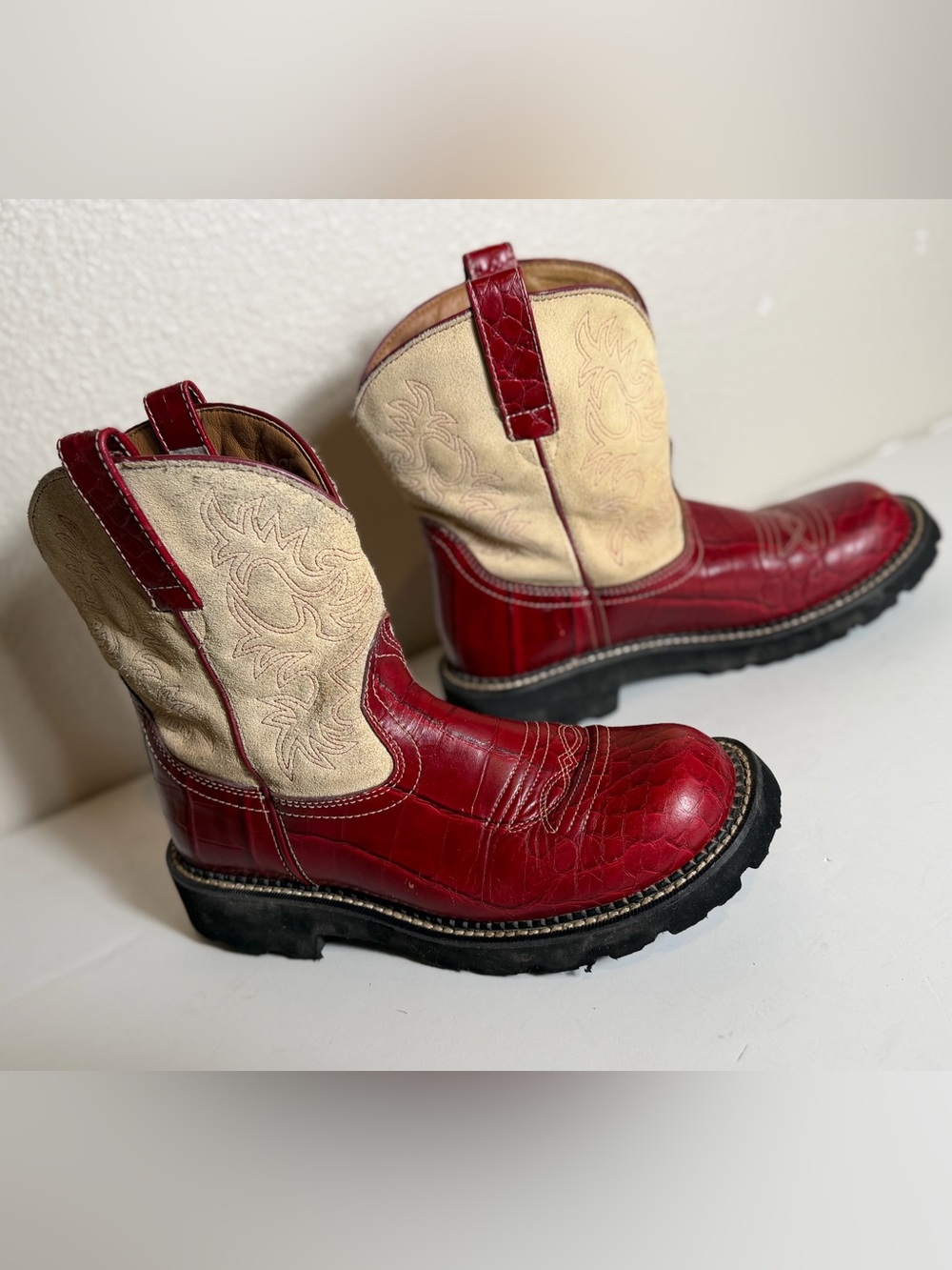 Ariat~Fatbaby~Red~Croc-Embossed~Leather & Cream~Suede~Short Shaft~Boots~Size 10 - Picture 4 of 16